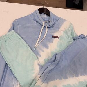 Vineyard Vines Sweatshirt and Jogger Set